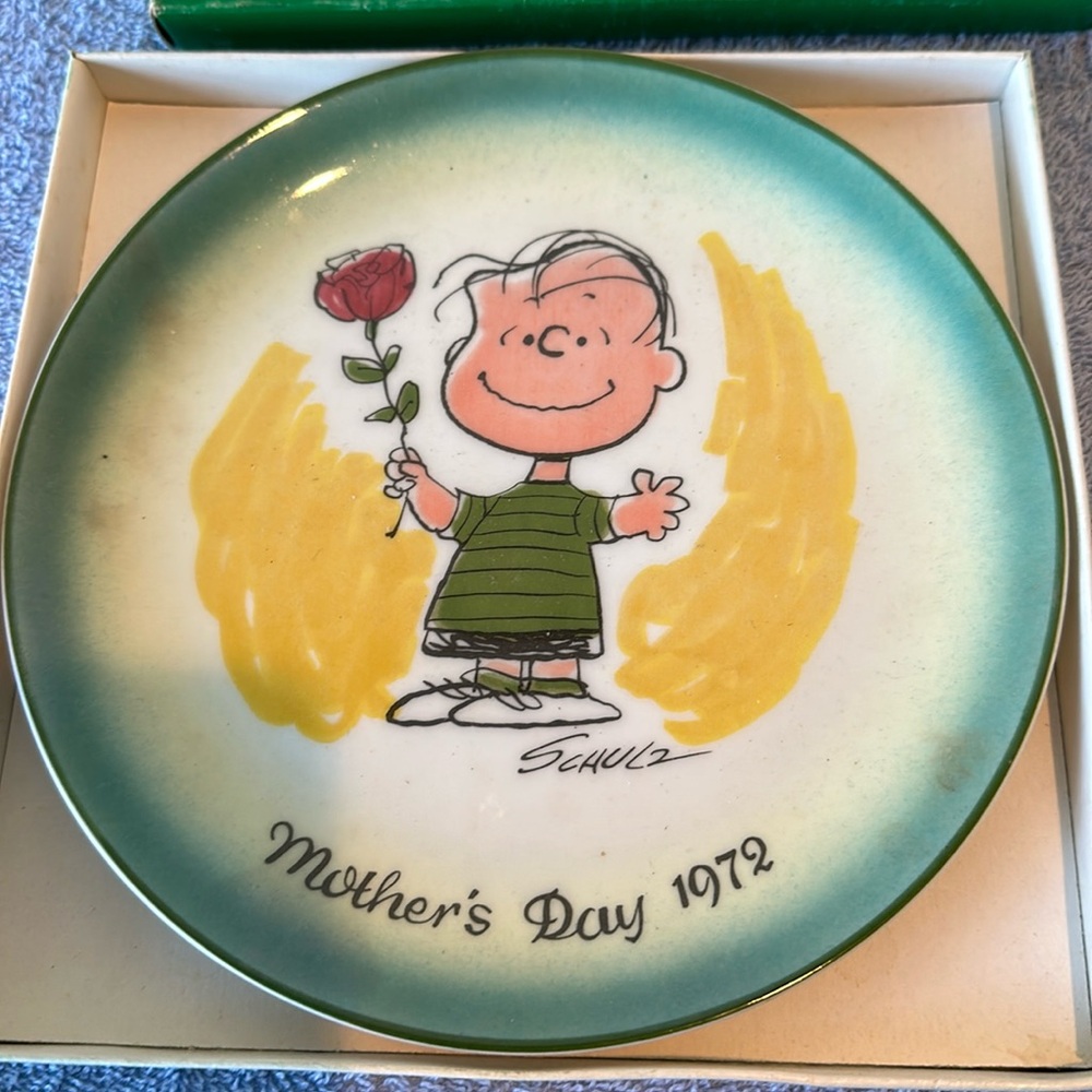 Peanuts 1972 Mother’s Day plate.